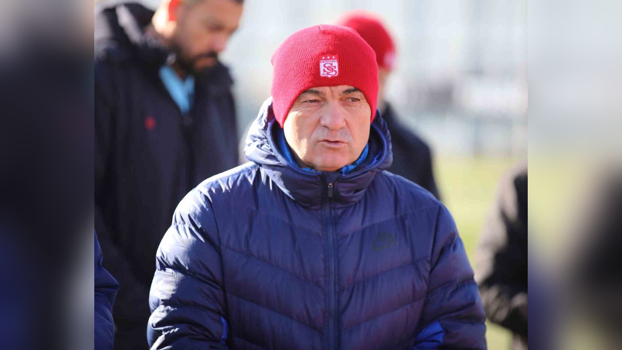 Sivasspor'da Rıza Çalımbay'ın Geleceği Belirsizliğini Koruyor