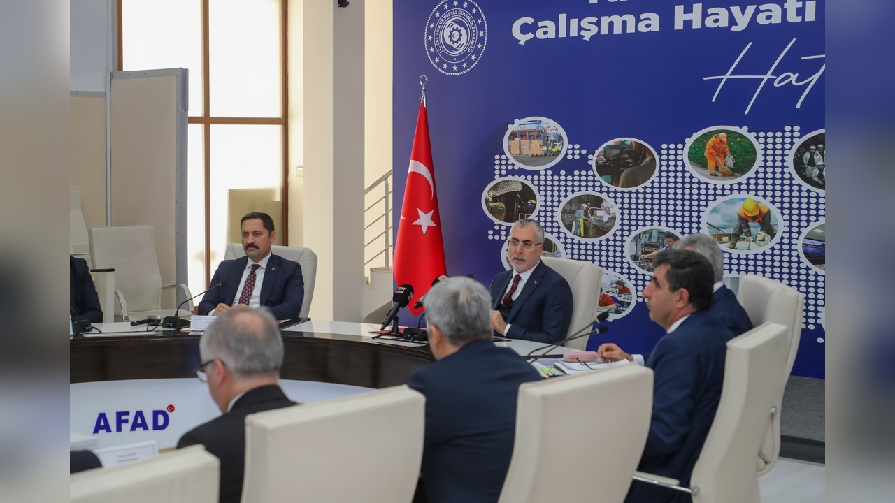 Bakan Işıkhan, Hatay'da İncelemelerde Bulundu