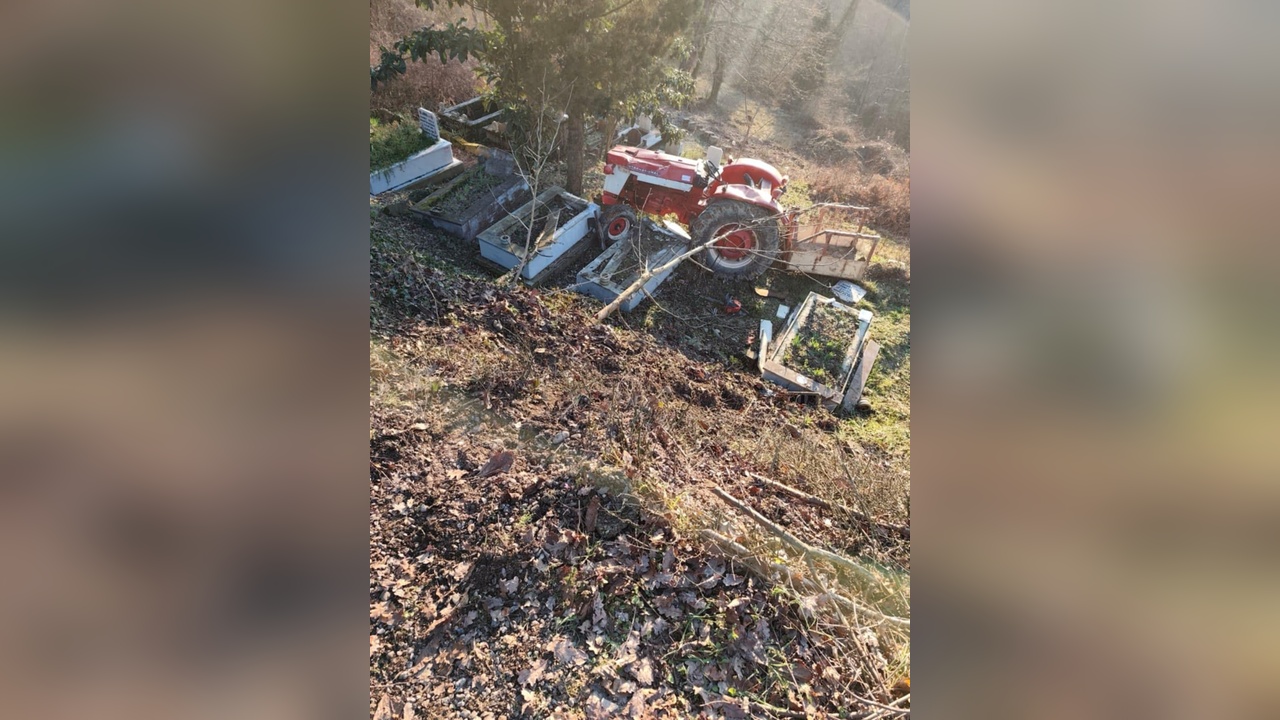 Zonguldak'ta Mezarlığa Devrilen Traktördeki Sürücü Hayatını Kaybetti
