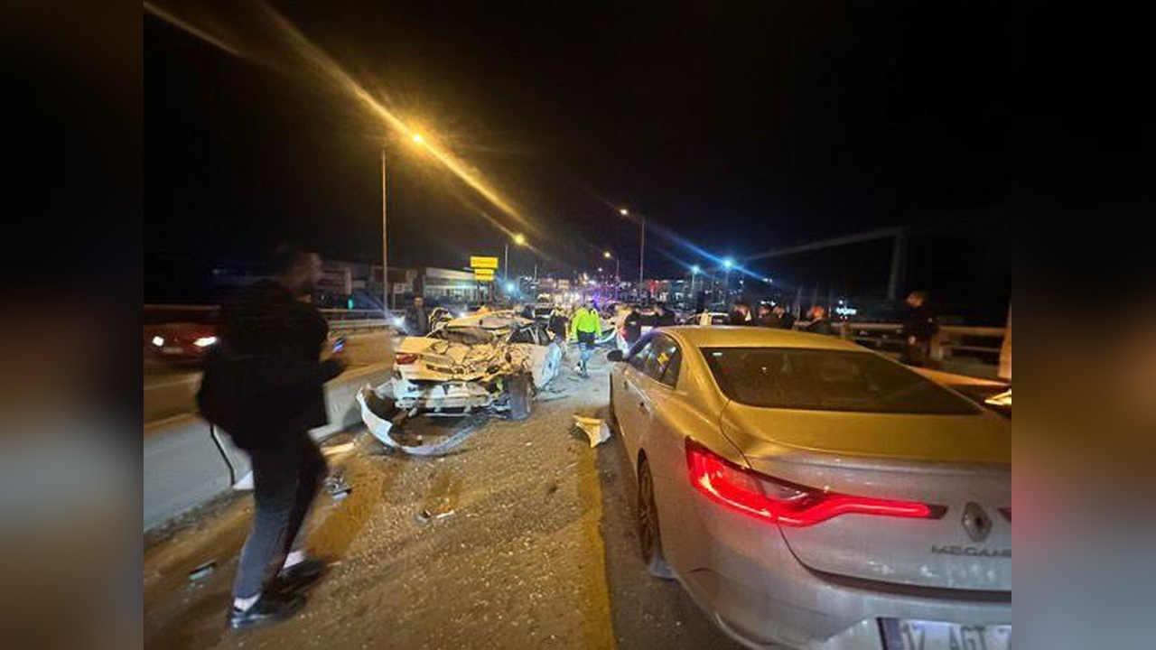 Ankara'da Trafik Kazası: 9 Araç Çarpıştı, 4 Kişi Yaralandı