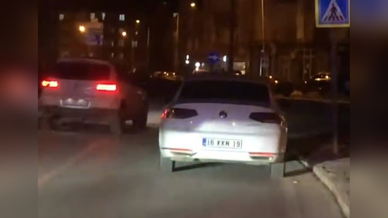 Otomobilin Çarptığı Kadın Teravih Namazı Dönüşünde Ağır Yaralandı