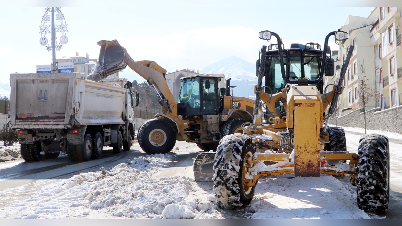Erzurum'da Kar Temizleme Çalışmaları Hız Kazandı