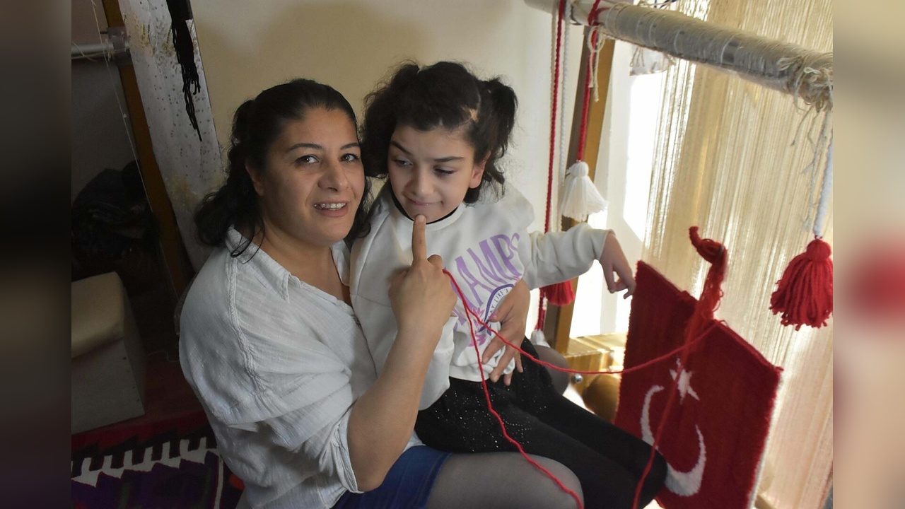 Anne, Kızının Tedavisi İçin Dokuma Sanatını Benimsedi