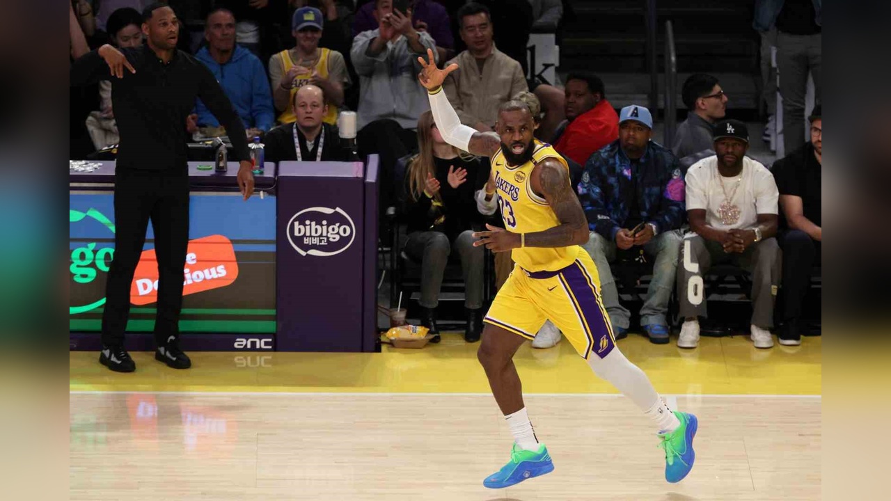 LeBron James Tarihe Geçti: 50 Bin Sayı Barajını Aştı