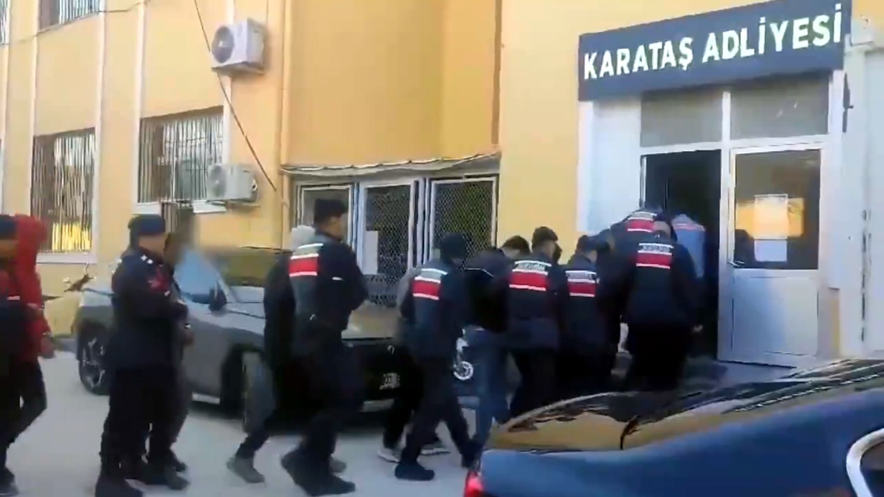 Adana'da Suç Örgütüne Yönelik Operasyonda 12 Kişi Tutuklandı