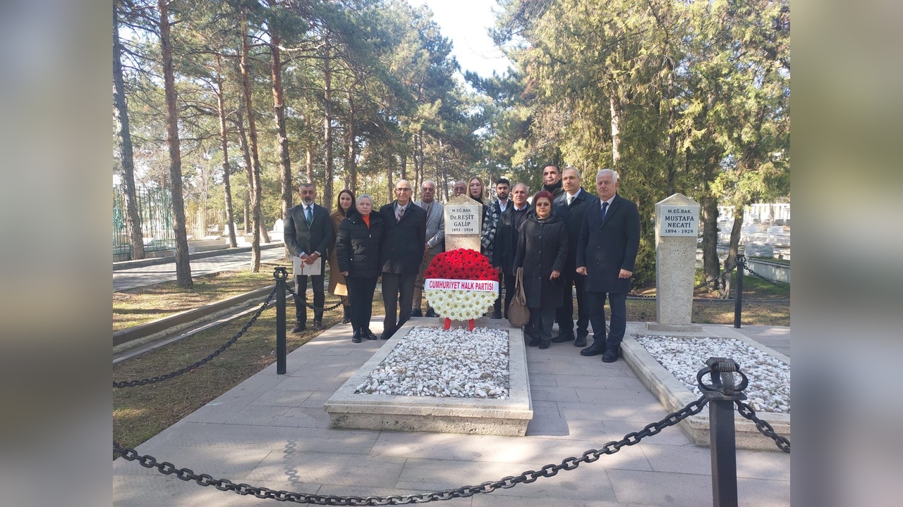 CHP Heyeti Eski Bakan Reşit Galip'i Anma Töreni Düzenledi