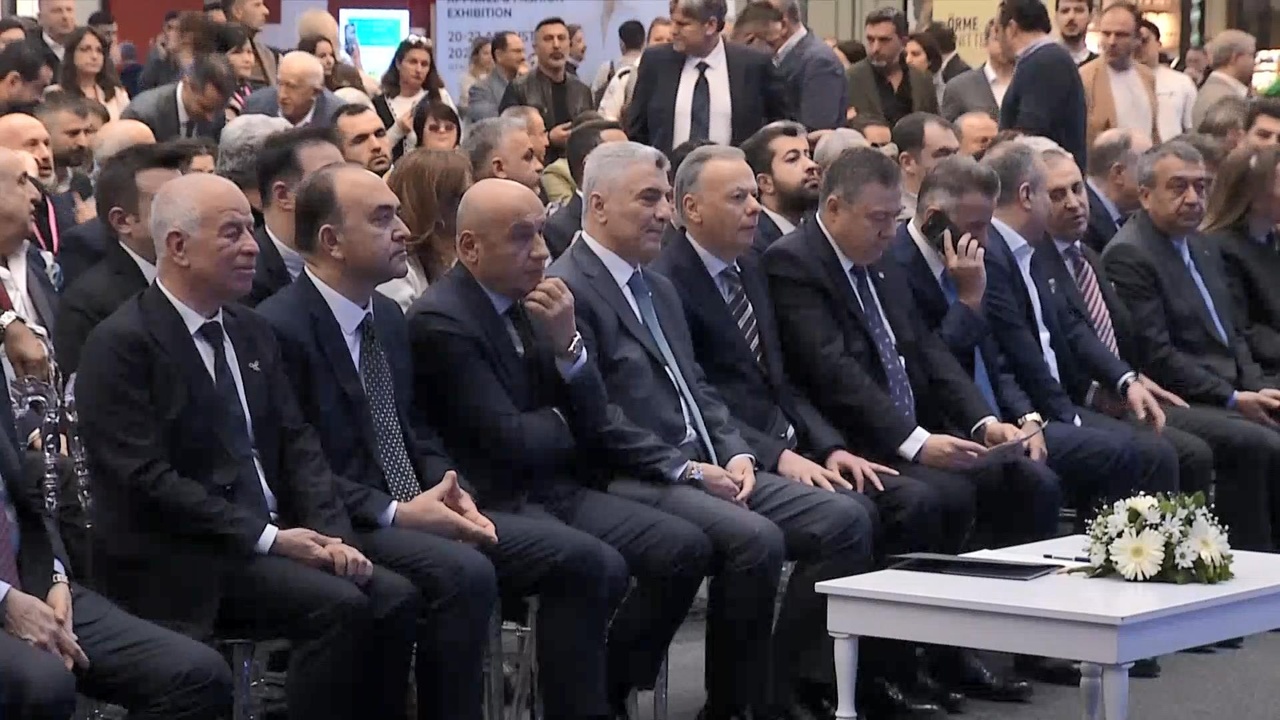 Tekstil İhracatı Hızla Artıyor: Bakan Bolat Açıklamalarda Bulundu