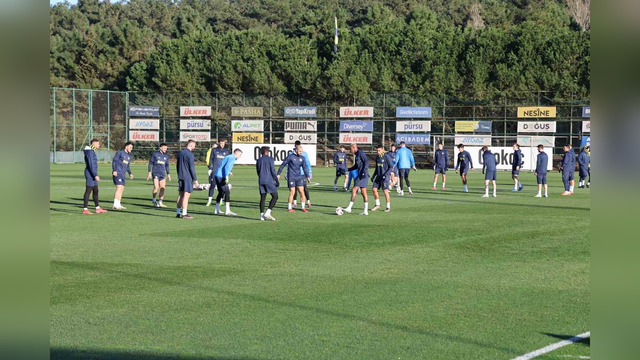 Fenerbahçe, Rangers ile Oynayacağı Maç İçin Hazırlıklarını Tamamladı