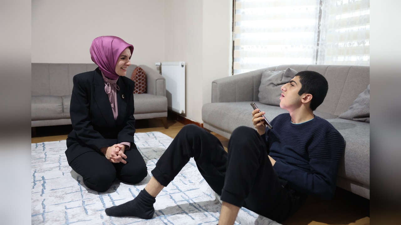 Bakan Göktaş, Depremzedelerin İftar Sofrasını Ziyaret Etti