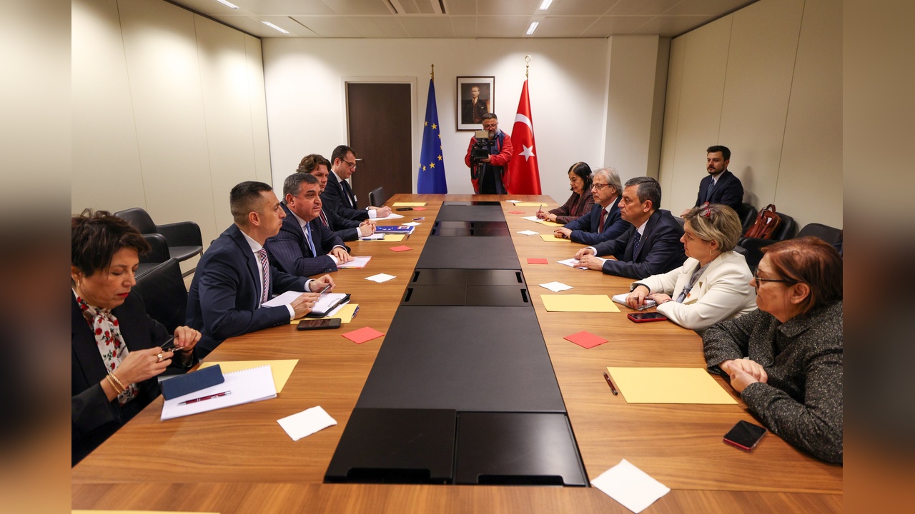 Özgür Özel Brüksel'deki Temaslarını Sürdürüyor