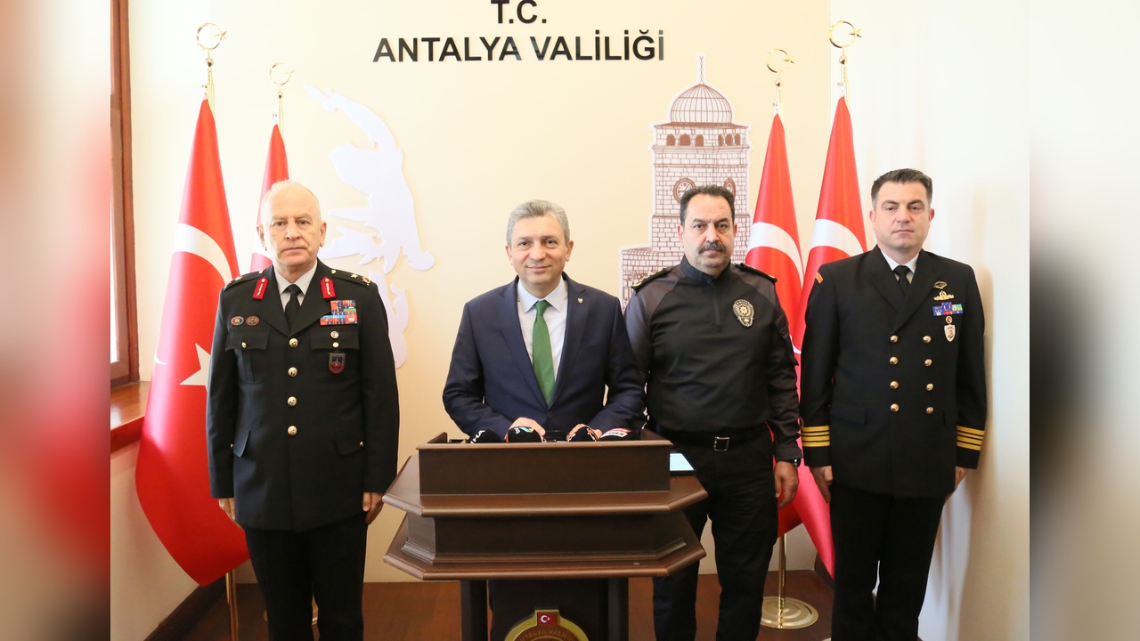 Antalya'da Sokak Etkinliklerine Yasak Getirildi