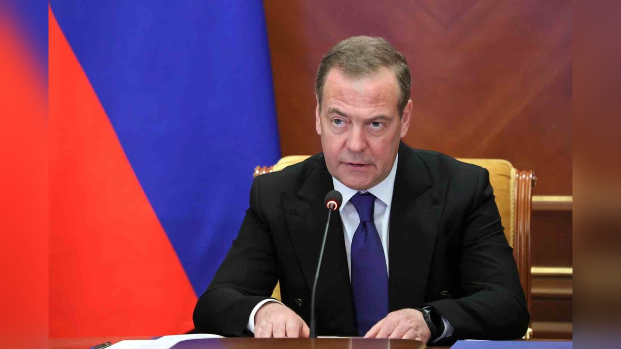 Rusya'dan Macron'a Sert Yanıt: 2027'de Kaybolacak