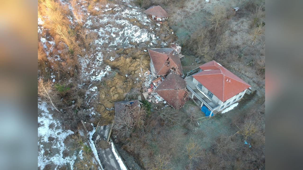 Sinop'ta Heyelan Sonrası Hasar Tespiti Başlatıldı