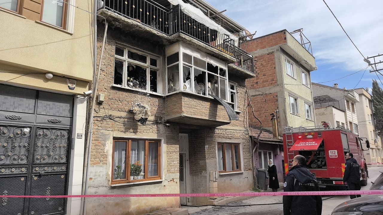 İstanbul'da 2. Katta Yangın Çıktı