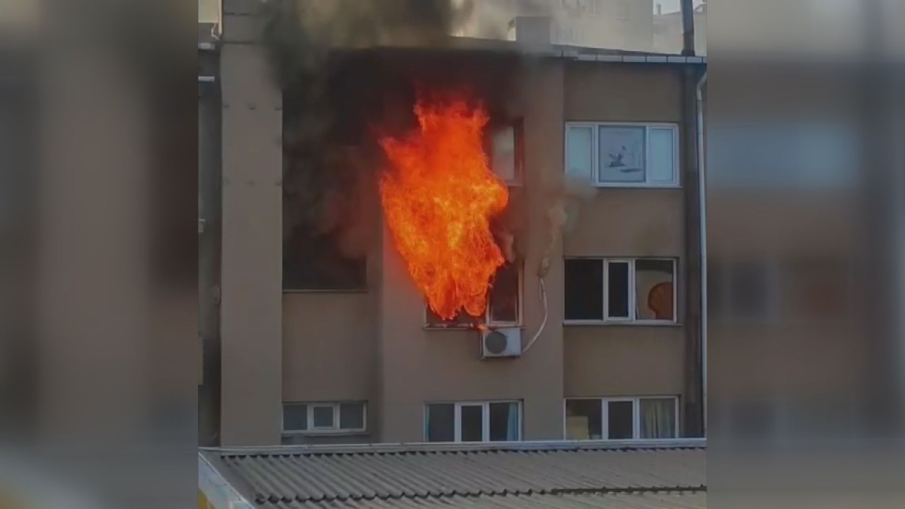 Kartal'da 5 Katlı Binada Yangın: İki Yaralı