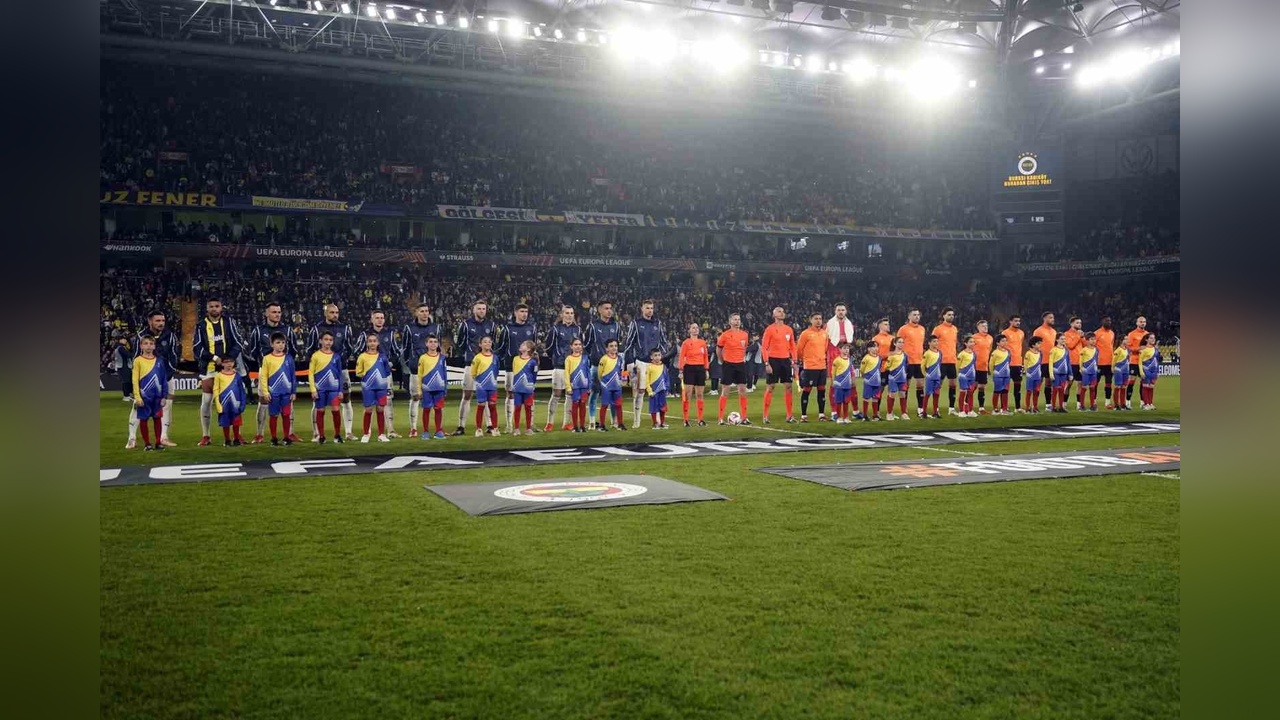 Fenerbahçe, UEFA Avrupa Ligi'nde Rangers'a Karşı Geride
