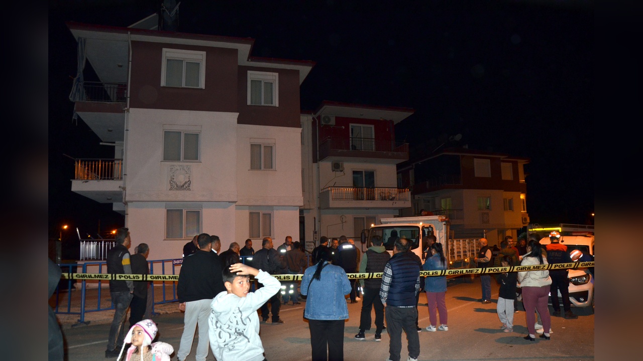 Çatlak Bina Tahliye Edildi ve Mühürlendi