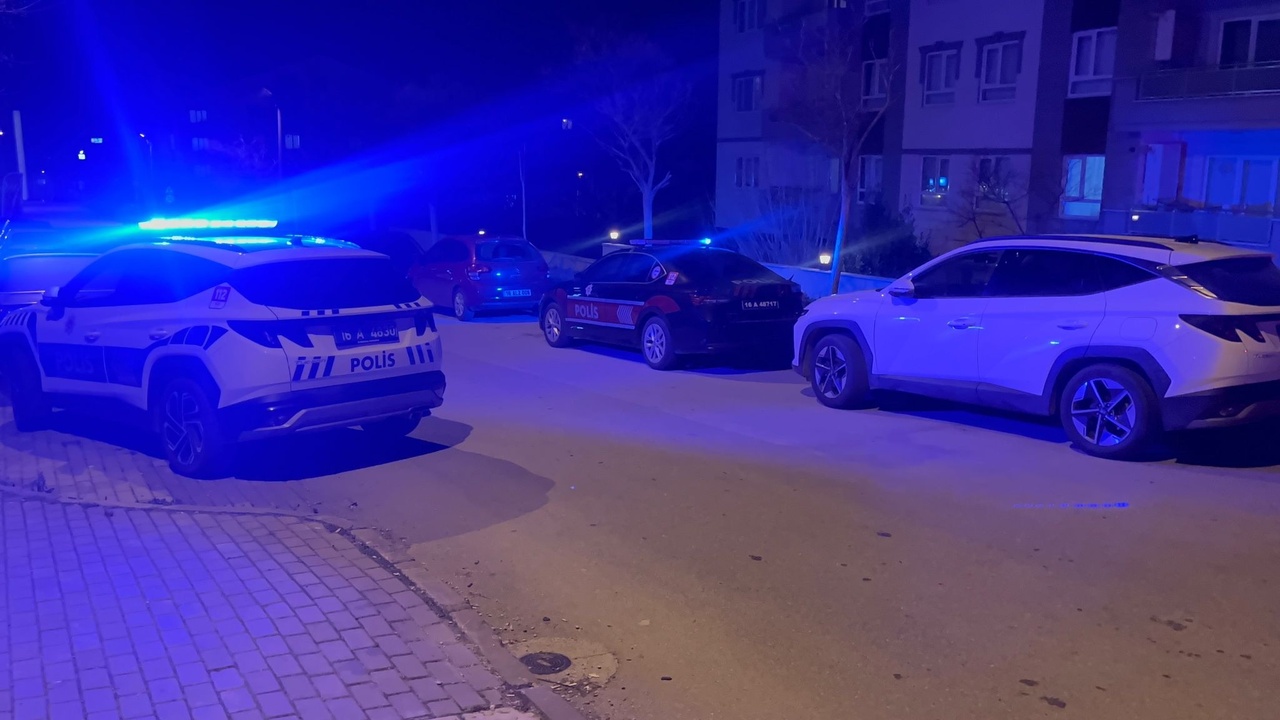 Husumetlisini Cadde Ortasında Silahla Yaralayıp Olay Yerinden Kaçtı
