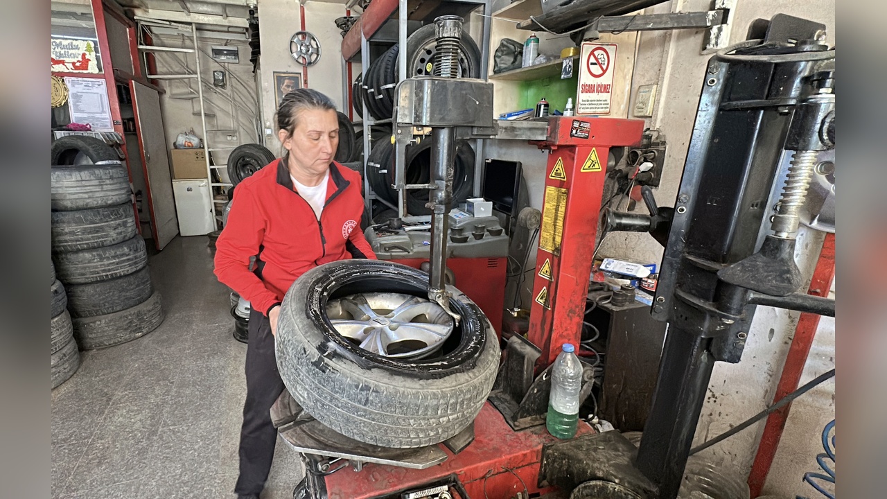 Kanseri Geride Bırakan Remziye, Lastik Tamircisi Olarak Hayatına Devam Ediyor