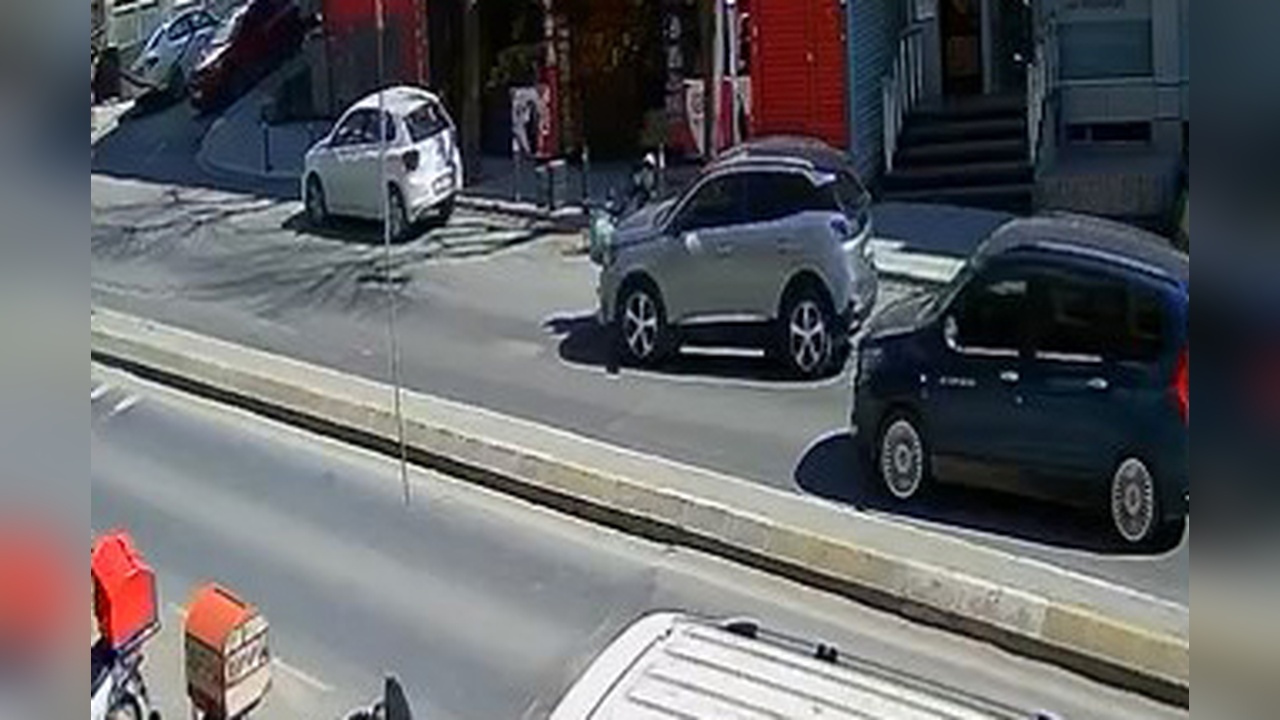 Avcılar'da Yaya Geçidinde Kaza: Kadın Yaralandı