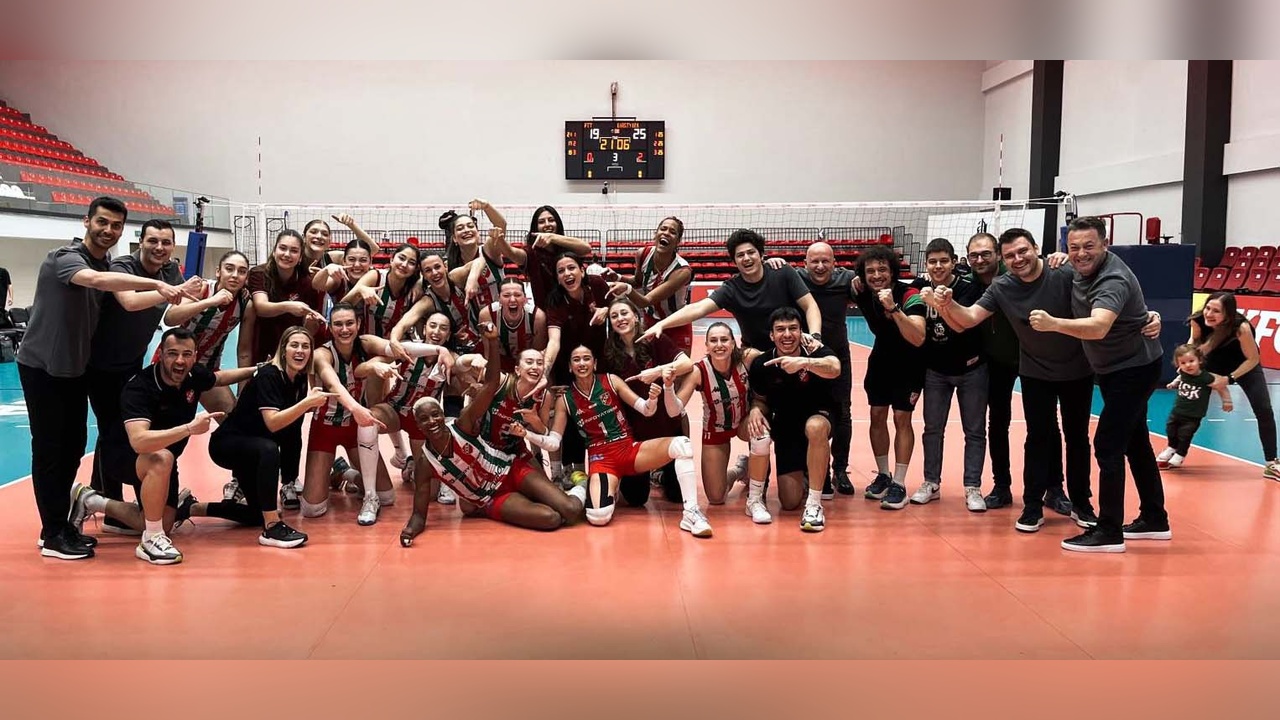 Karşıyaka Voleybol Takımı'na Moral Desteği