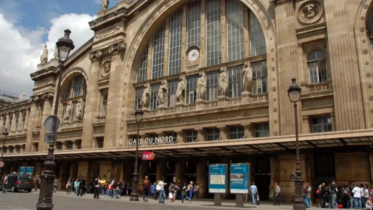 Paris'te Tren Raylarında Tarihi Bomba Bulundu