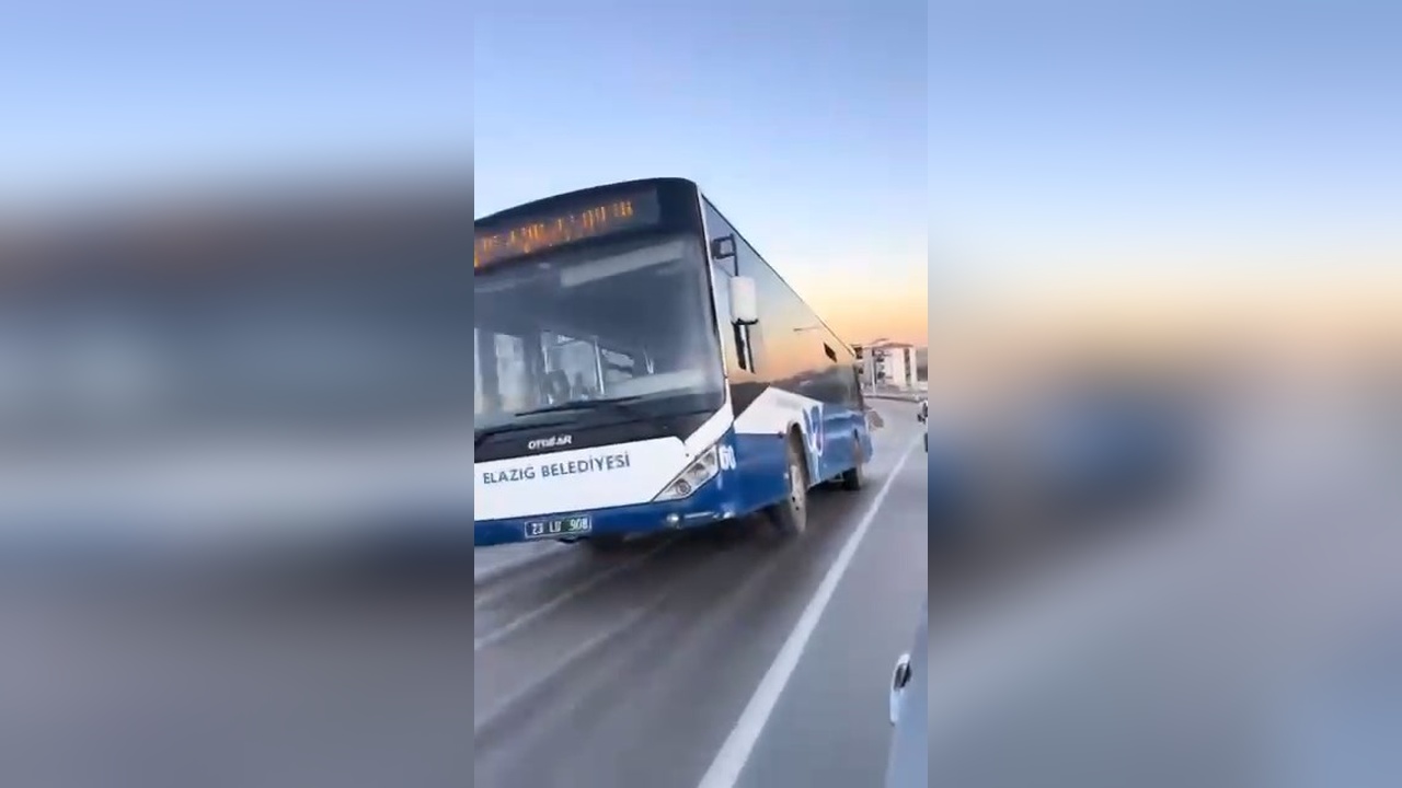 Elazığ'da Arızalı Otobüs Tek Tekerle İlerledi