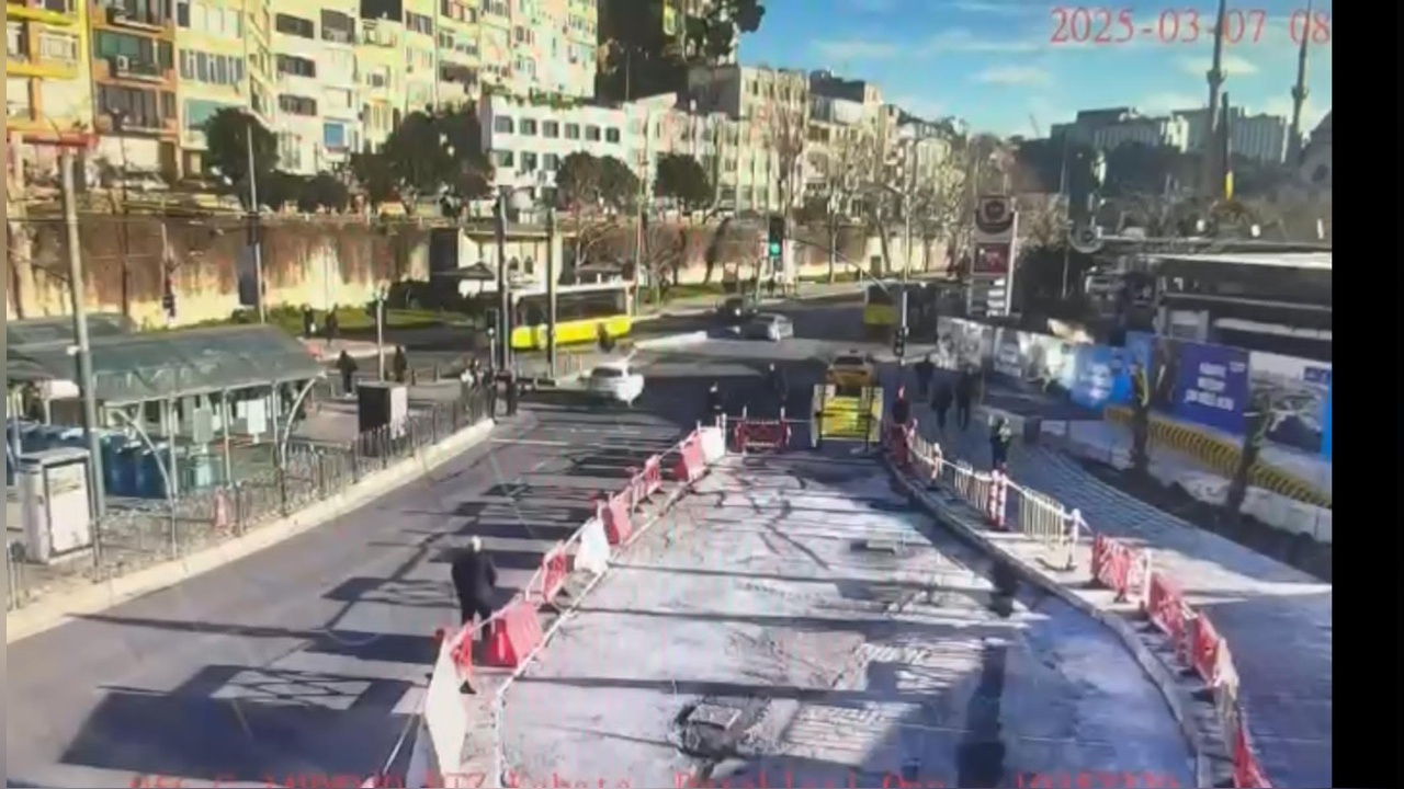 Kabataş'ta Otomobil Çarpması Sonucu Adam Ağır Yaralandı