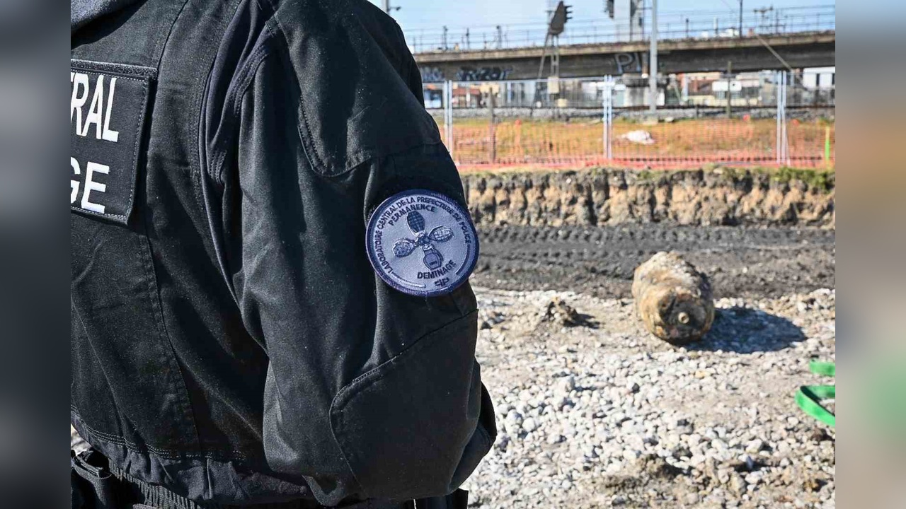 Paris'te Tarihi Bomba Etkisiz Hale Getirildi