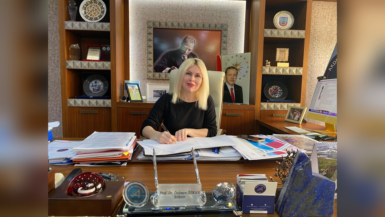 Kadın Rektörler Üniversiteleri Yönetiyor