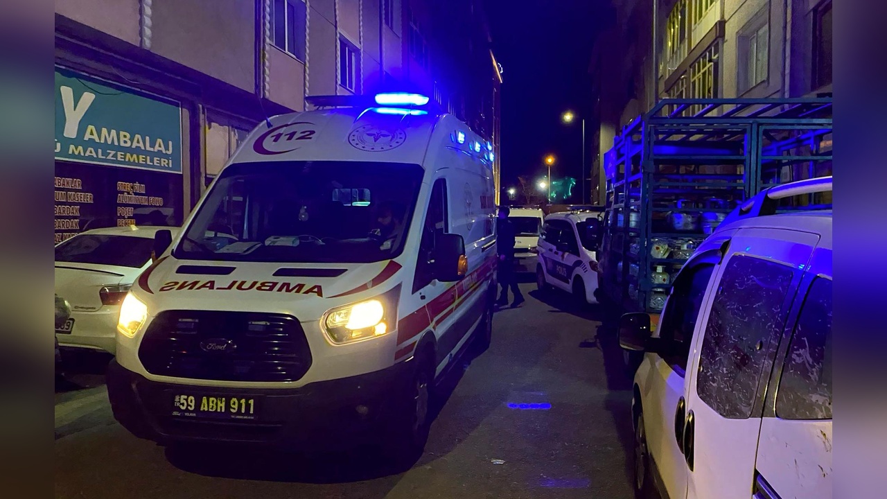 Erkek Arkadaşını Bıçakla Yaralayan Kadın Gözaltına Alındı