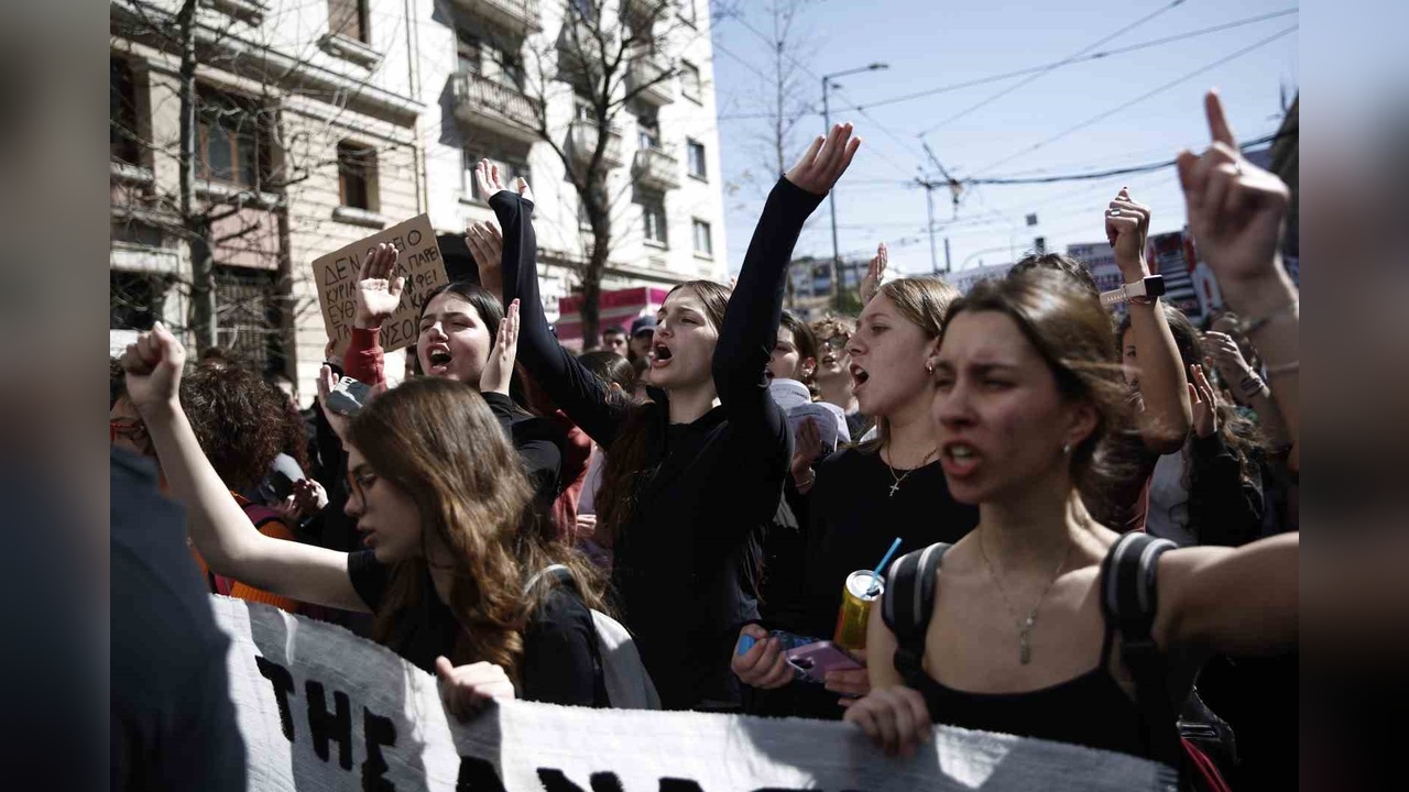Atina'da Protestolar Yeniden Patlak Verdi