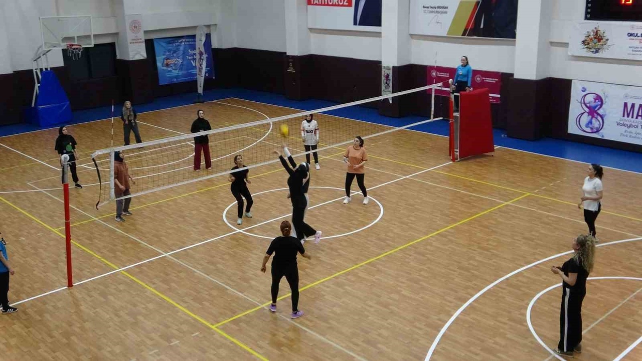 Van'da Voleybol Turnuvası Tamamlandı