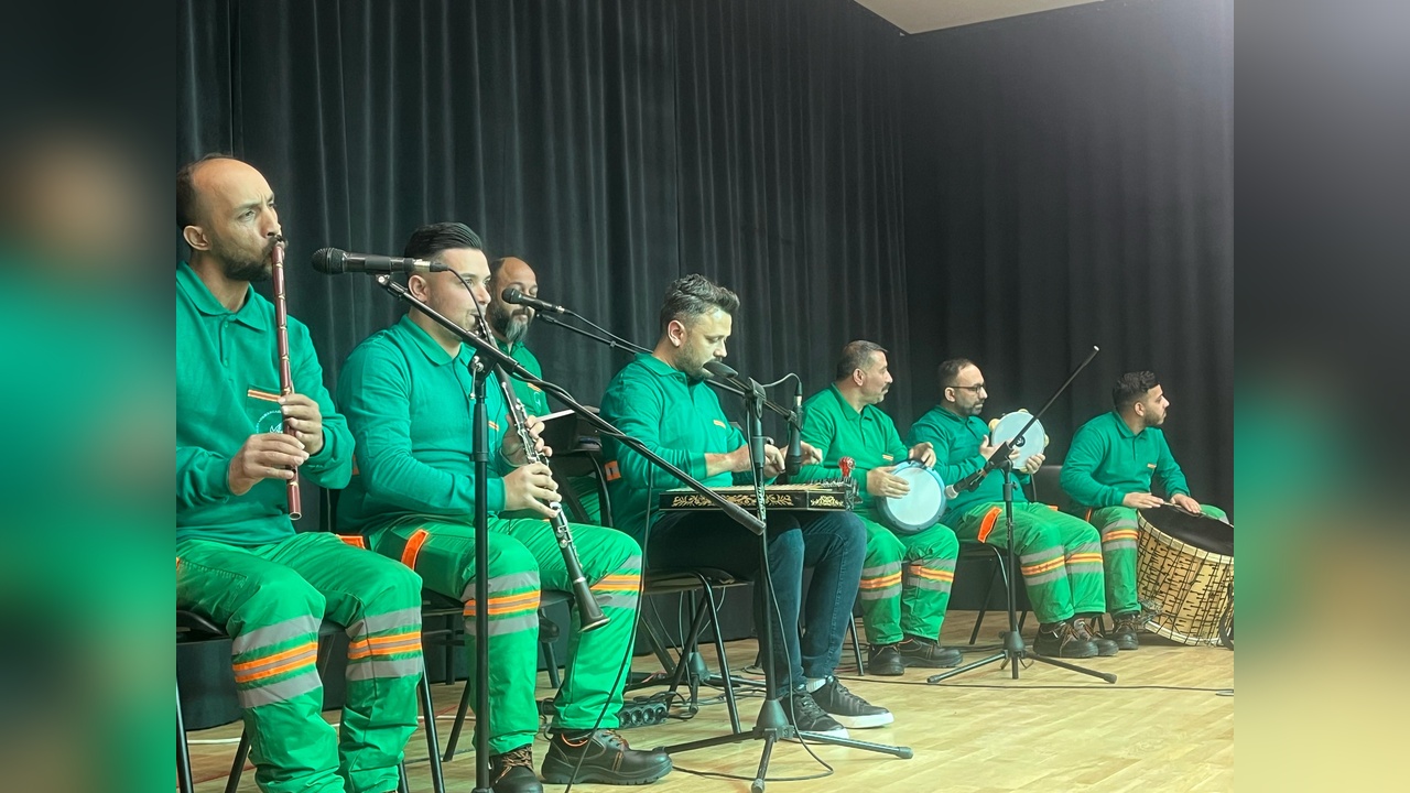 Bursa'da Temizlik Görevlilerinden Renkli Konser