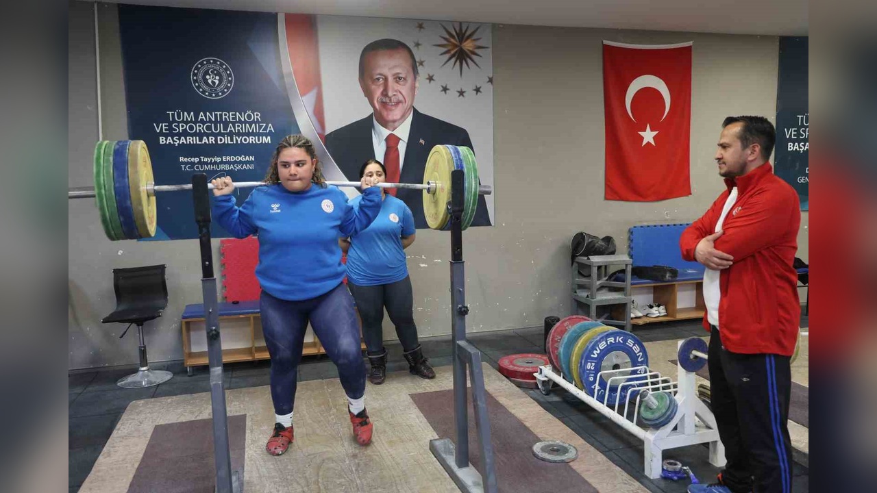 Genç Halterciler Sudenaz ve Neriman Milli Takım Hedefinde