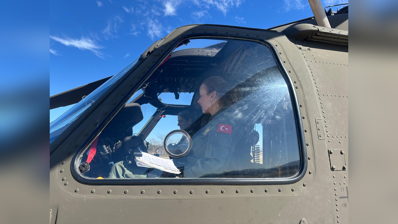 Türk Silahlı Kuvvetleri'nde Kadın Pilotlar Helikopter Görevlerinde Aktif Rol Alıyor
