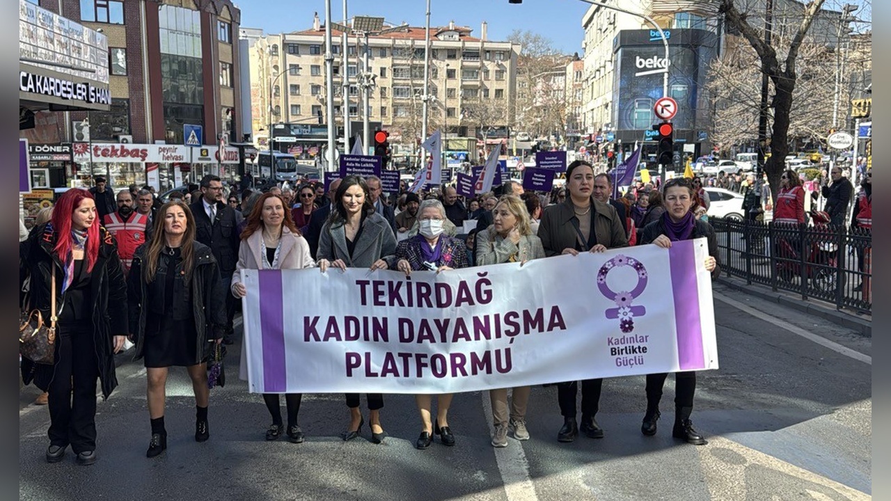 Tekirdağ'da Kadınlar Güçlü Yürüyüşte Buluştu