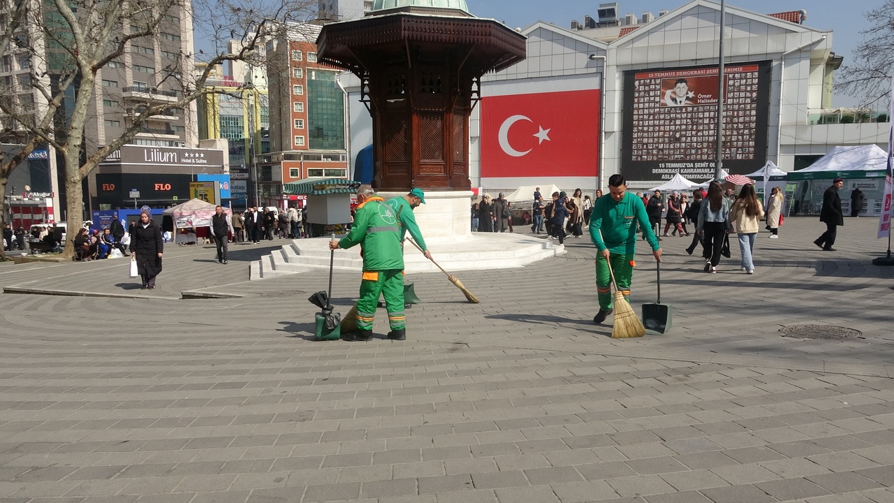 Bursa'da Temizlik Görevlilerinden Renkli Konser