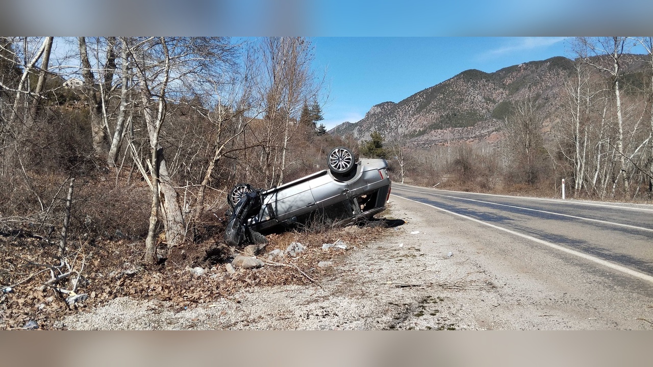 Adana'da Takla Atan Otomobilde 6 Kişi Yaralandı