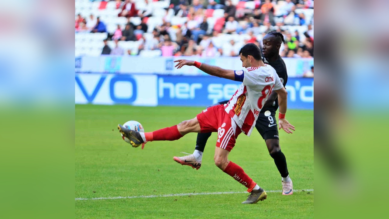 Antalyaspor, Çaykur Rizespor'u 2-1 Yenerek Üst Sıralara Tırmandı