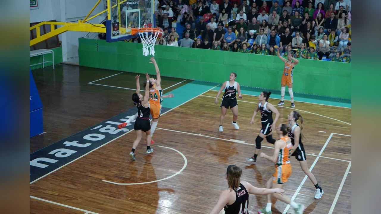 Gürespor Kadın Basketbol Takımı Şampiyonluk İlan Etti
