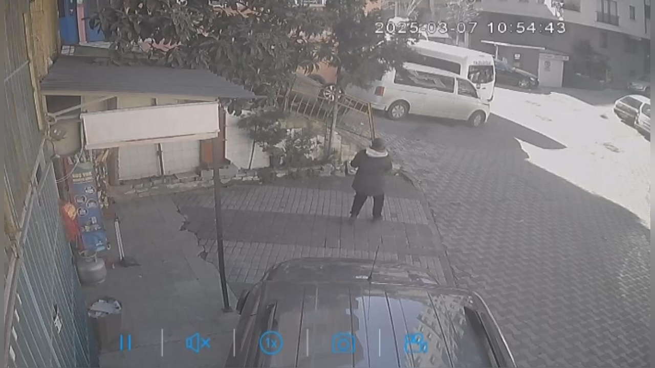 Kağıthane'de Freni Çekilmeyen Araç Takla Attı