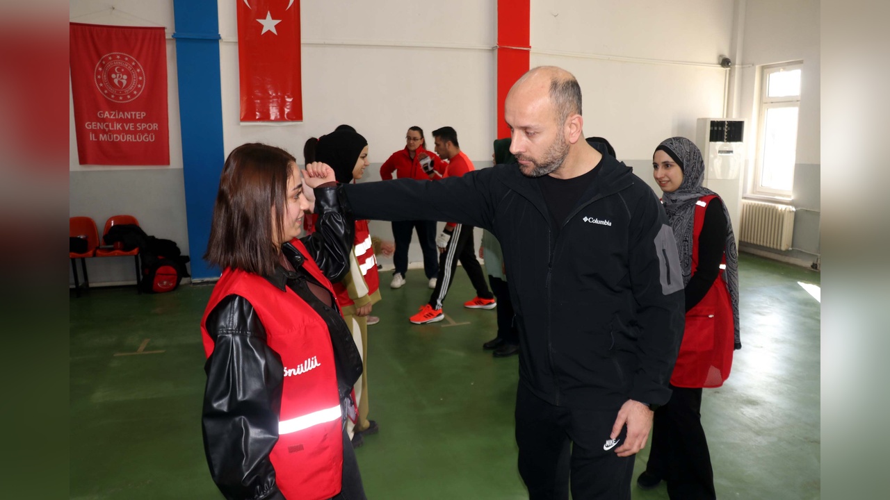 Üniversite Öğrencilerine Ücretsiz Yakın Dövüş Eğitimi Verilecek