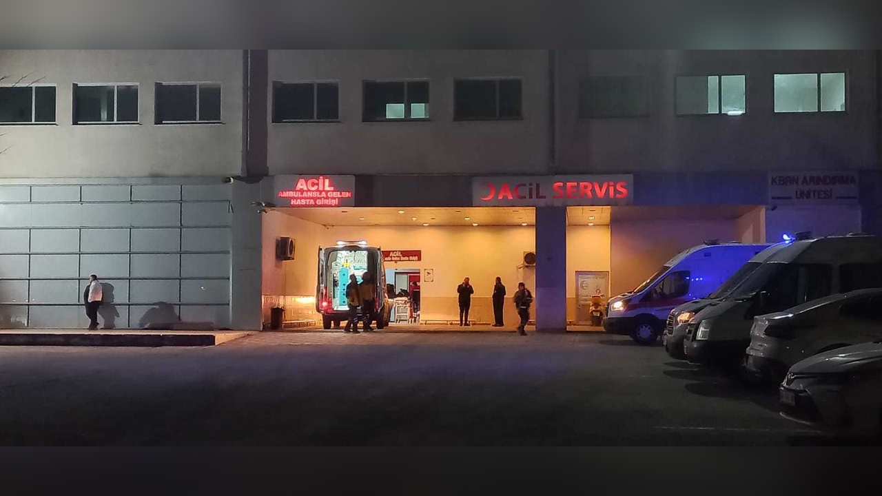 Cami Çıkışında Otomobil Kazası: Bir Yaralı