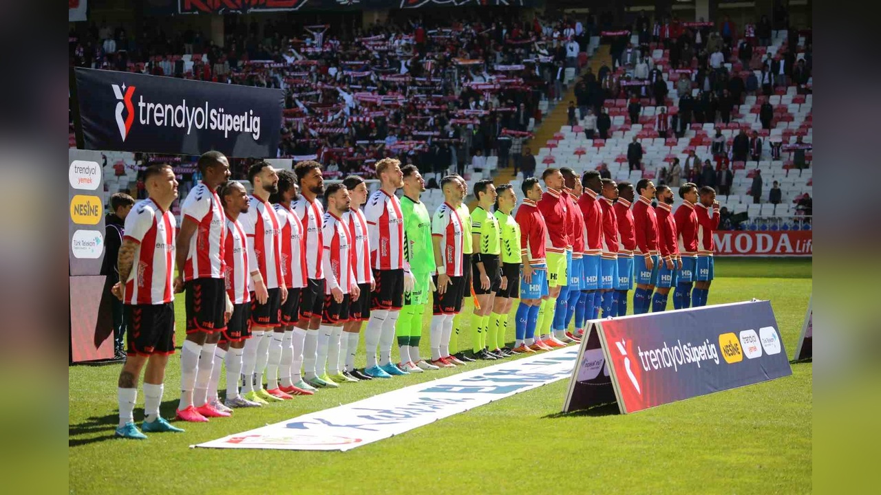 Göztepe, Sivasspor'u İlk Yarıda Geride Bıraktı