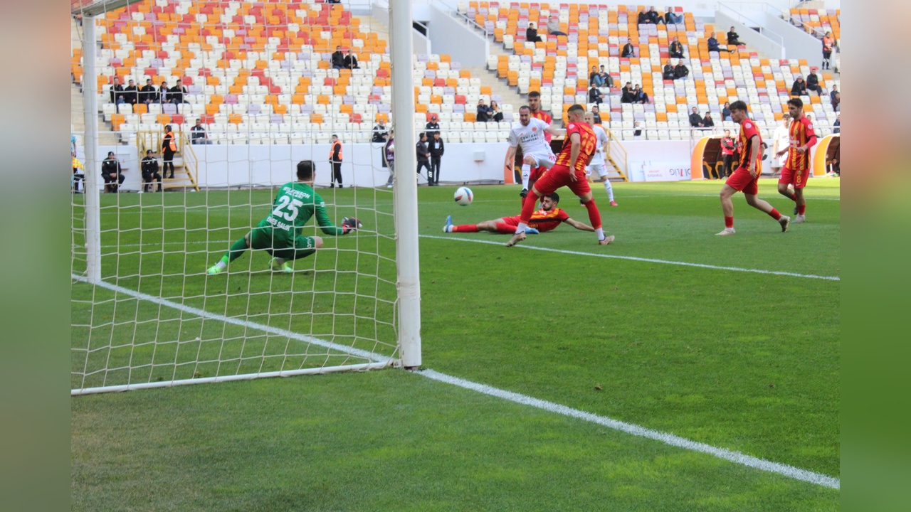 Ümraniyespor, Yeni Malatyaspor'u Farklı Geçti