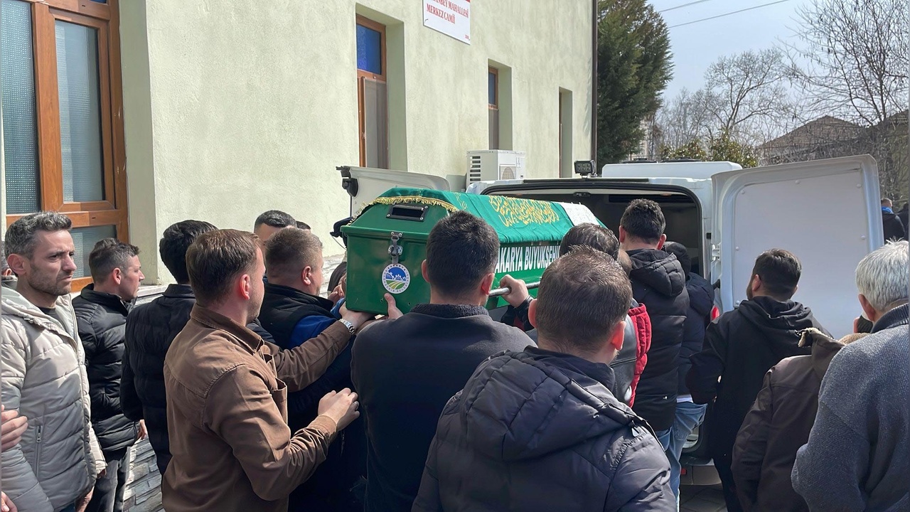 Bariyerlere Çarpan Otomobil Kazasında 3 Kişi Hayatını Kaybetti