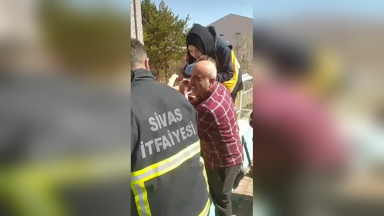 Korkuluk Demiri Koluna Saplanan Genç Hastaneye Kaldırıldı