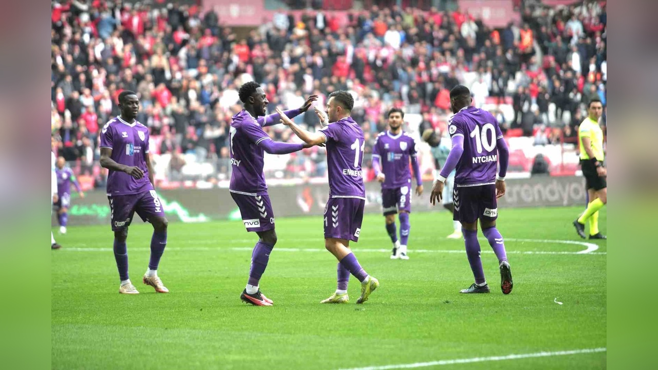 Samsunspor, Adana Demirspor'u 3-2 Yenerek Üst Sıralara Tırmandı