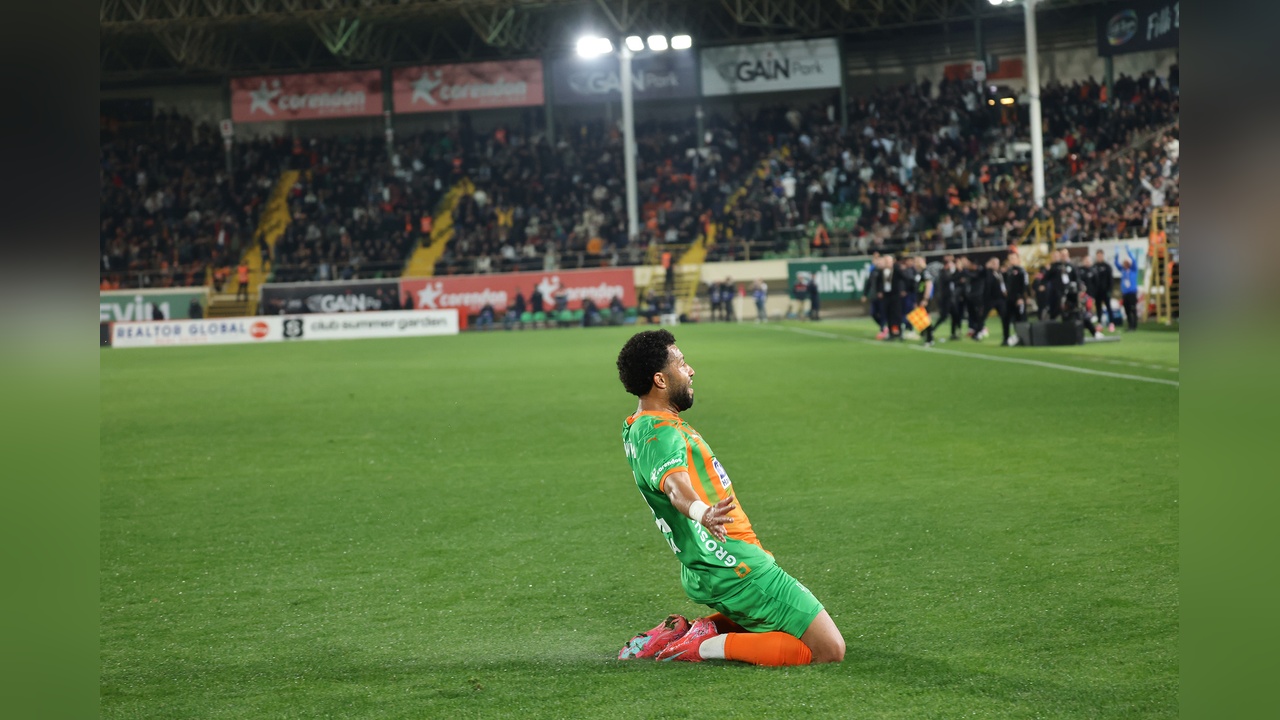 Galatasaray, Alanyaspor'u Ziyaretinde 2-1 Galip Geldi